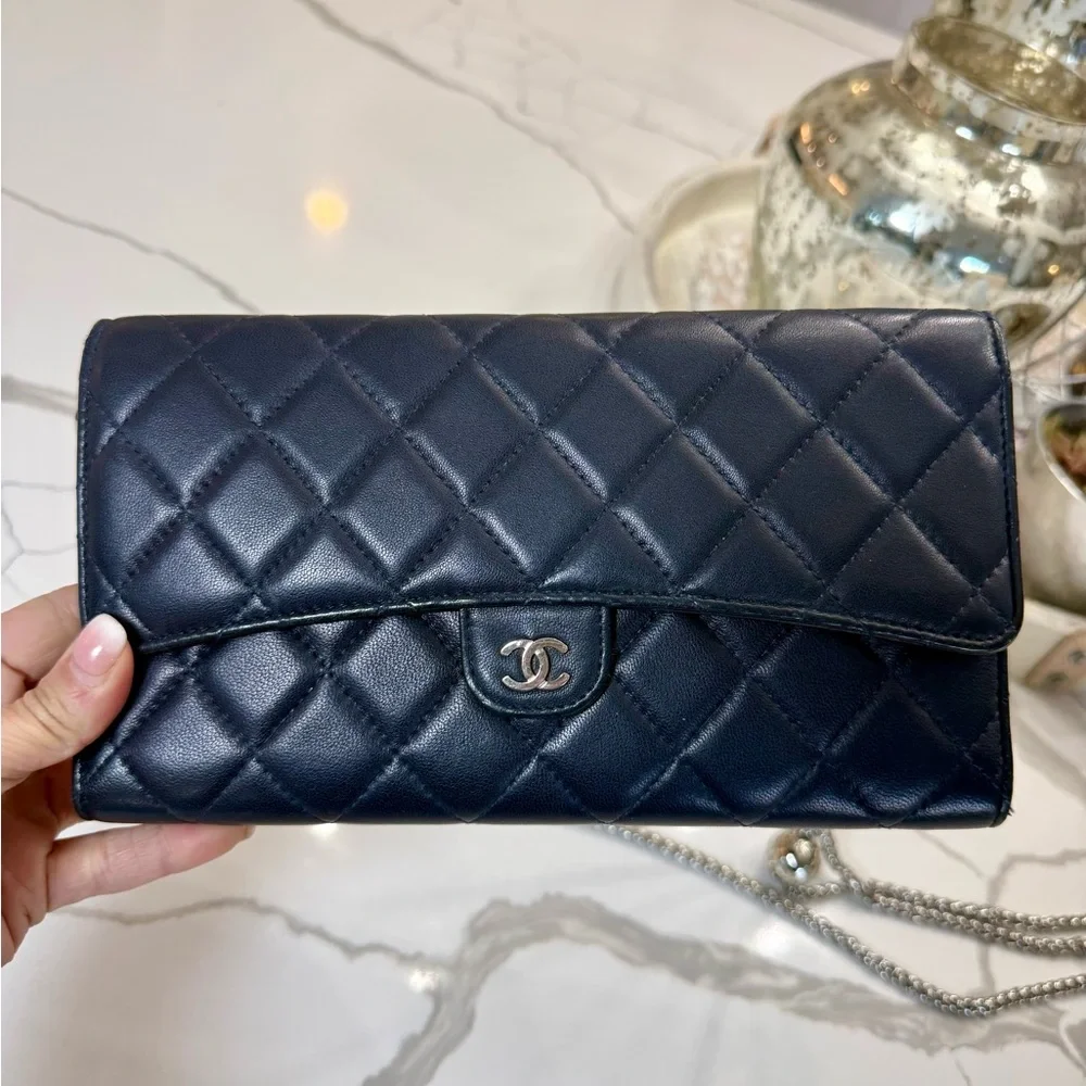 CHANEL Navy Blue Quilted Lambskin Classic Flap Wallet Silver CC - Picture 1 of 16